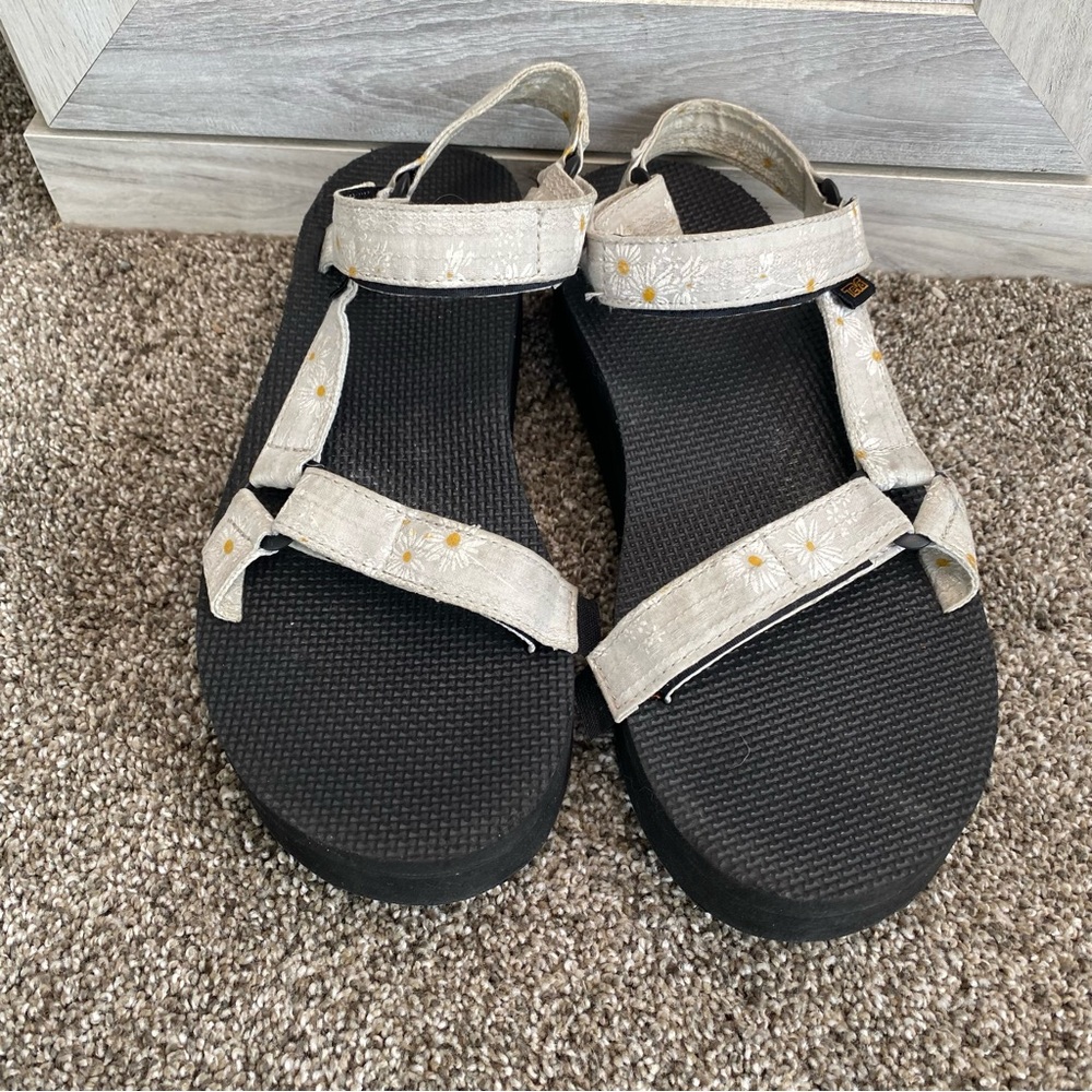 Teva Platform Universal Sandals Gloriosa Daisy Women’s Size 10 Adjustable